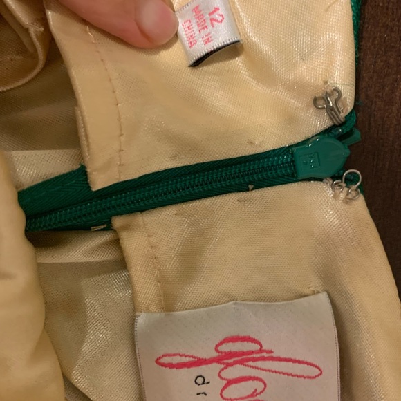 Green lace with nude underlay long evening dress. Has slight train in back - Picture 3 of 5